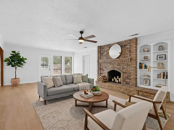 213 Gregory Dr, Desoto, TX 75115