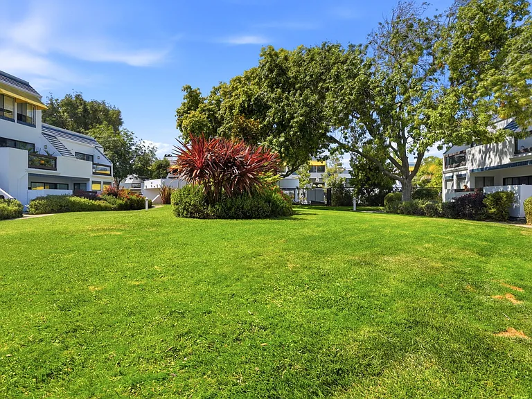 814 Balboa Ln — Photo 30