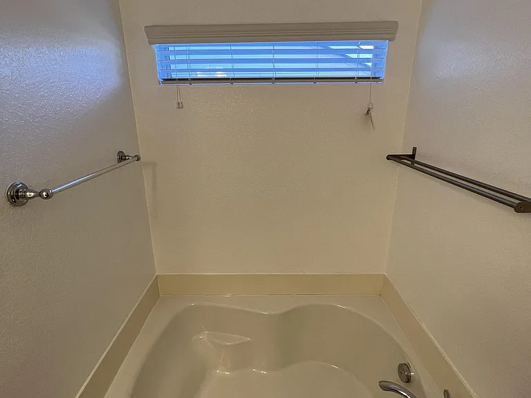 10909 Charreada Trl — Photo 39