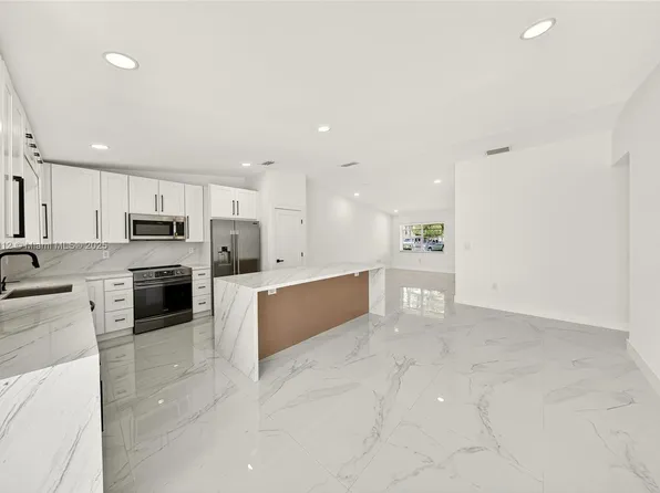 5913 SW 112th Ter, Cooper City, FL 33330