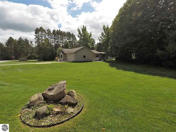 3rd image of 4726 Taylor Ln