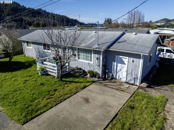 801 Myrtle Ave, Reedsport, OR 97467
