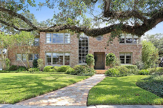 1st image of 61 Versailles Blvd
