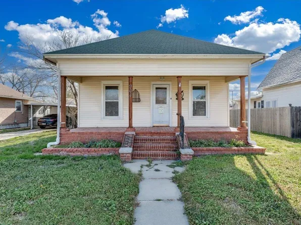 904 N Plum St, Hutchinson, KS 67501