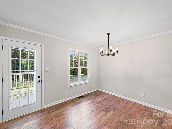 4th image of 2327 Sunset Dr