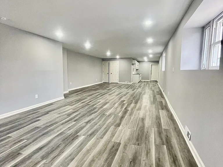 3901 Poplar St — Photo 1