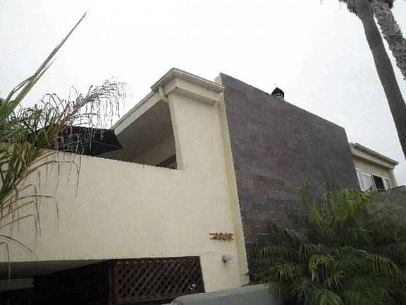 2nd image of 4969 Santa Monica Ave