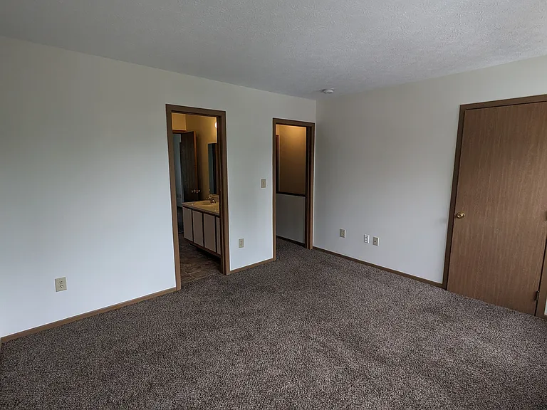 113 Taylor Ave — Photo 4