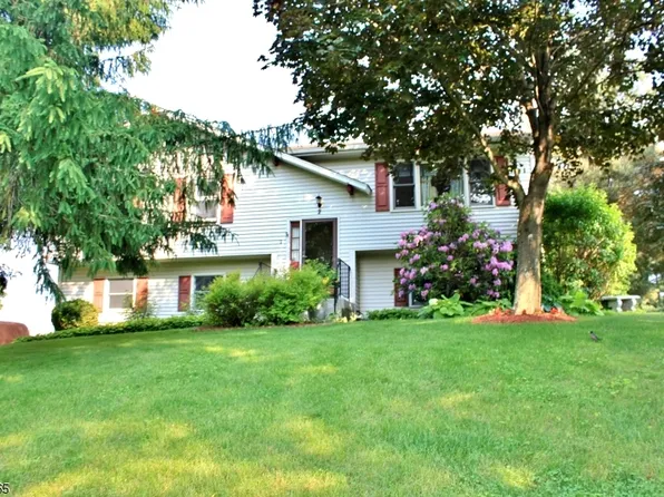 2 De Jager Dr, Augusta, NJ 07822