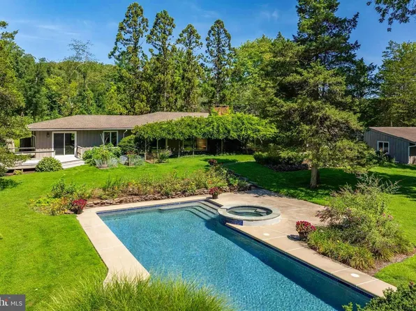 1741 Aquetong Rd, New Hope, PA 18938