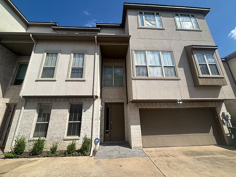 4116 N Hall St — Photo 1