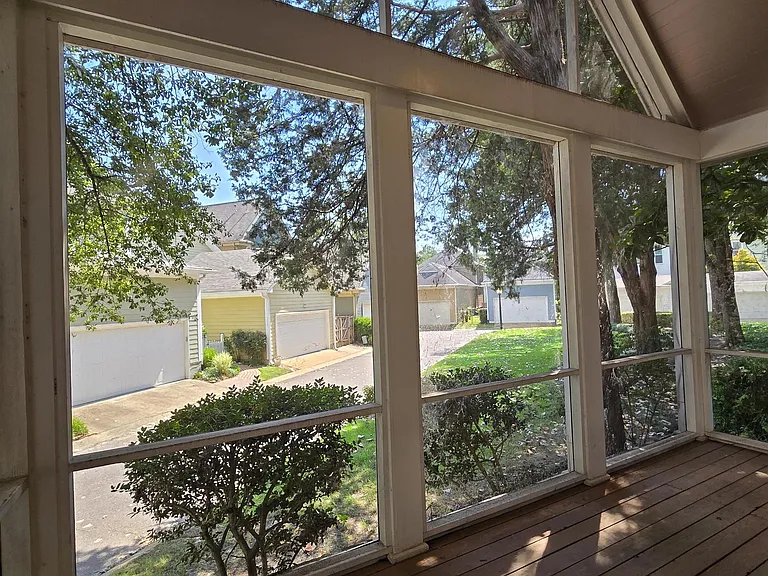 113 Village Ln — Photo 23