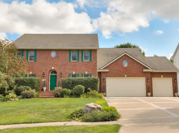 14246 Elmcrest Ct, Clive, IA 50325
