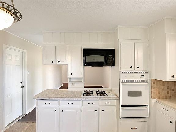 5th image of 729 Meadowlark Cir