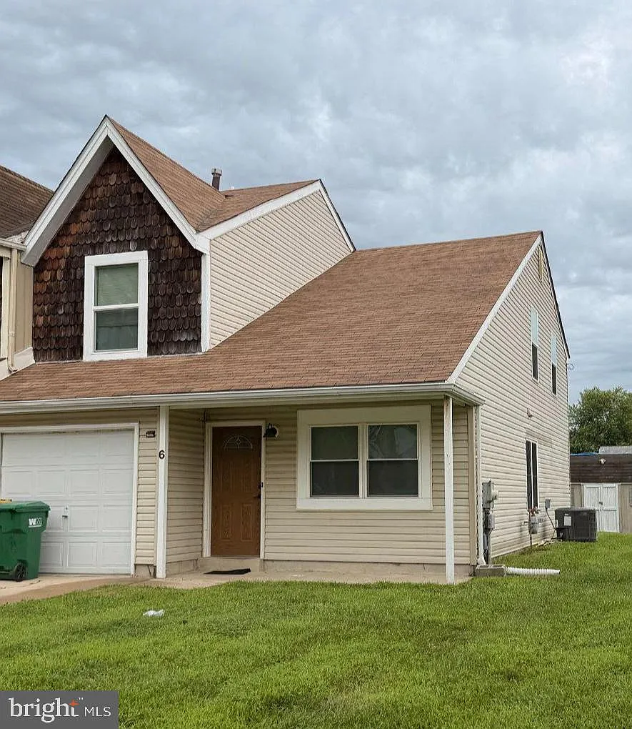 3 bed, 2.5 bath, 1625 sqft, $2,300 — Photo 1