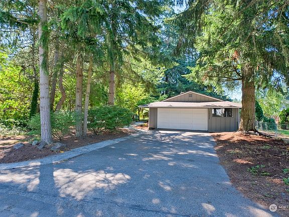 4th image of 10522 109th Avenue SW