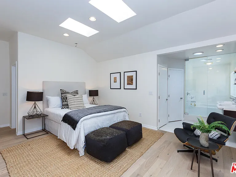 465 S Sherbourne Dr — Photo 10