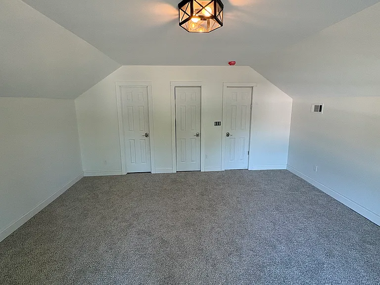 2571 Jackson Ave — Photo 12