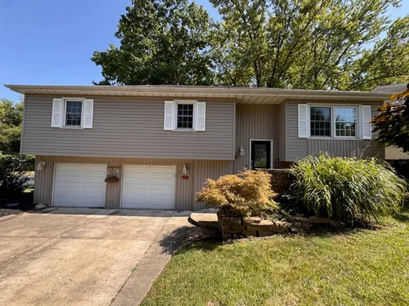 552 N Country Club Rd, Decatur, IL 62521
