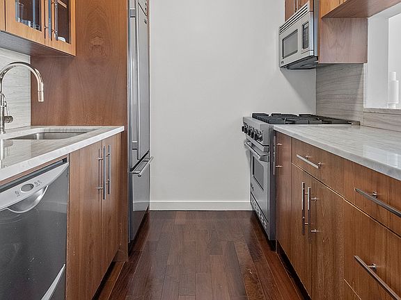 4th image of 88 Greenwich St APT 1414