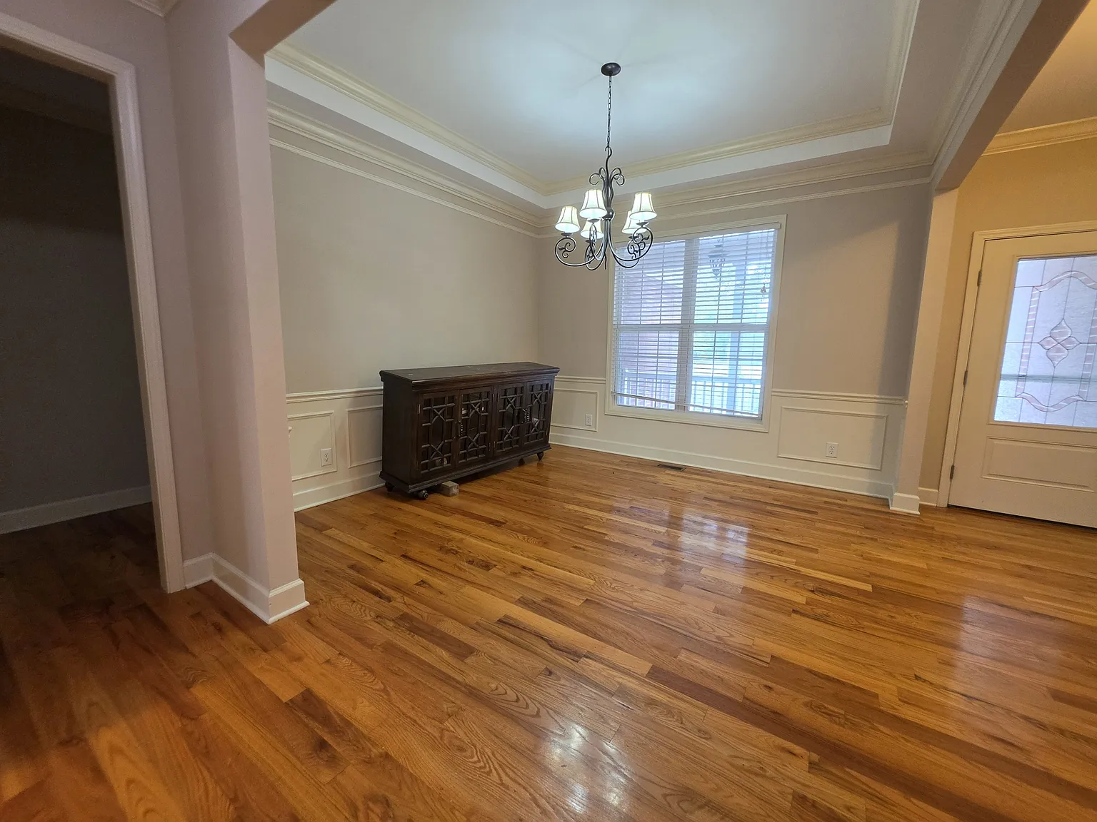 4 bed, 2305 sqft, $2,700 — Photo 4