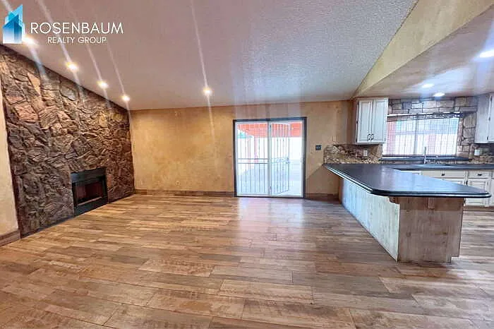 3452 N 67th Dr — Photo 2