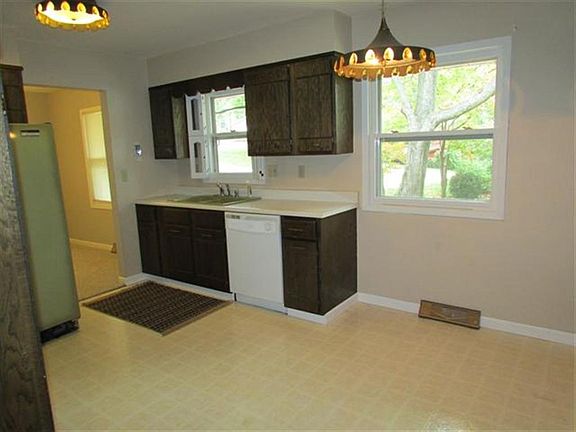 5th image of 408 Redbud Dr