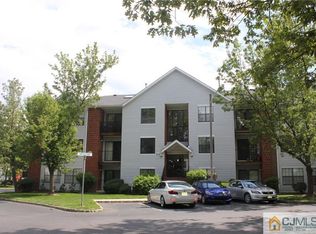 82 Keystone Ct, Piscataway, NJ 08817