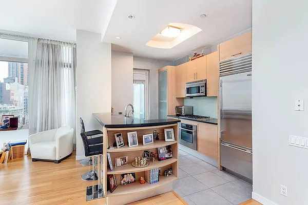 Rented by Century 21 Metropolitan | media 16