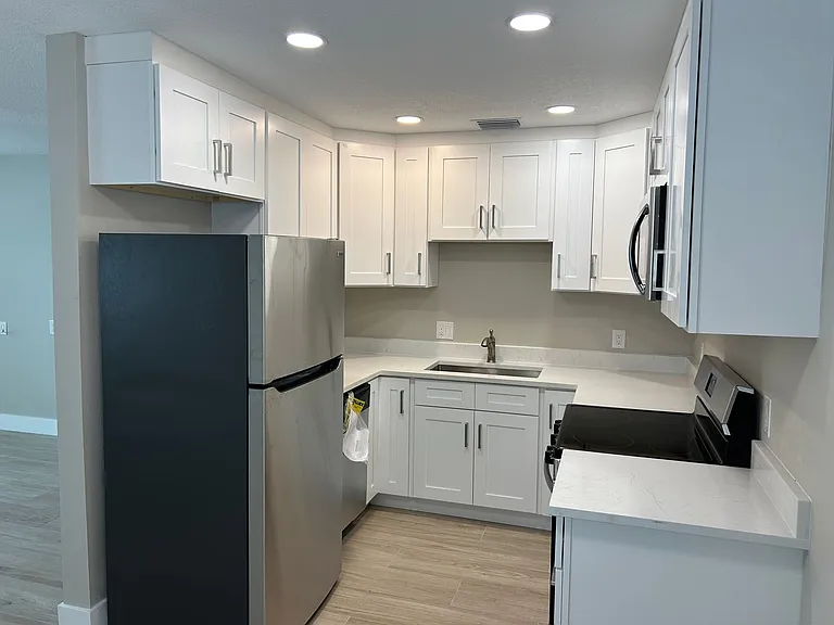 2502 Bay Blvd #1 — Photo 6