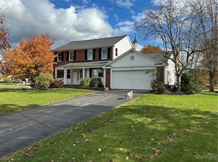 8 White Cedar Dr, East Amherst, NY 14051