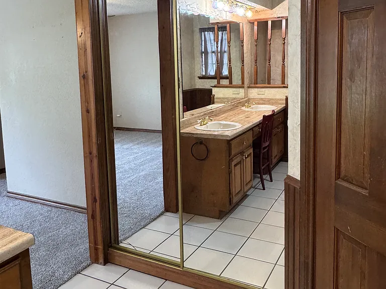 301 S Walnut St — Photo 13