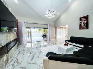 2060 Amesbury Cir, Wellington, FL 33414
