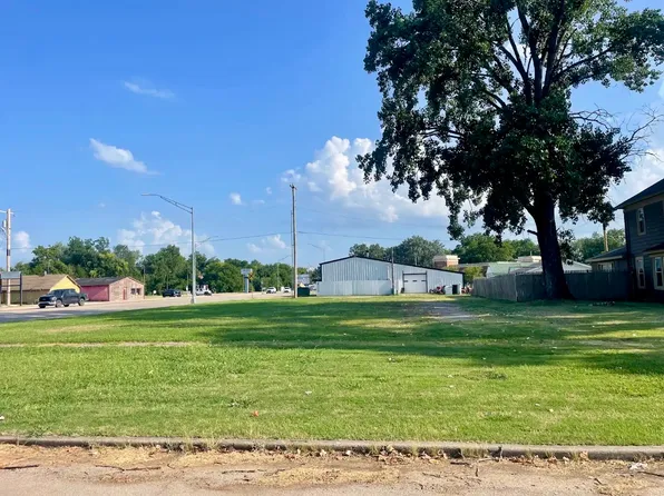 418 E 7th St, Dewey, OK 74029