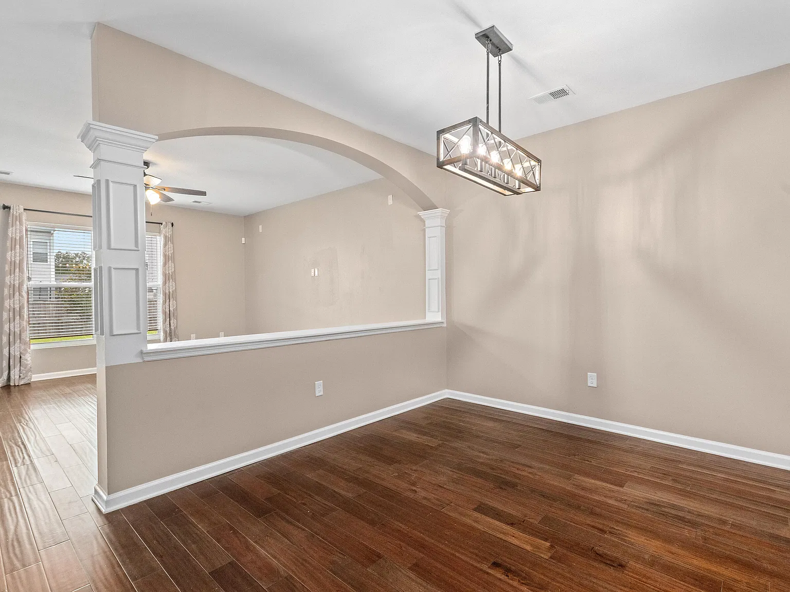 4 bed, 2.5 bath, 2656 sqft, $2,600 — Photo 4