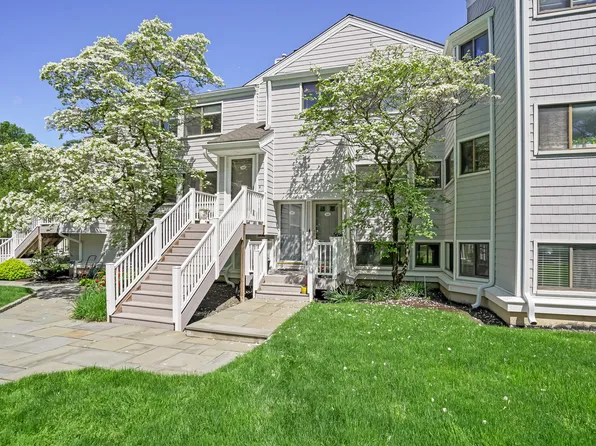 147 Rowayton Woods Drive #147, Norwalk, CT 06854