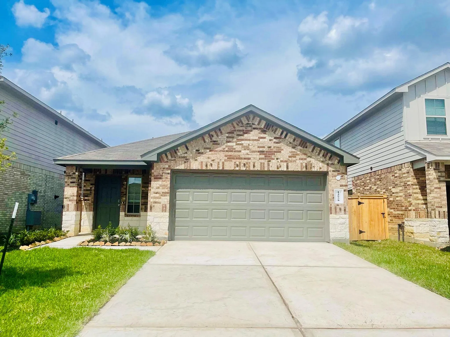 3 bed, 2.0 bath, 1451 sqft, $1,650 — Photo 1