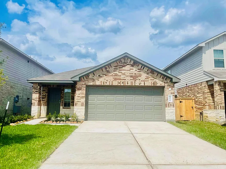 14858 Cypress Hollow Dr — Photo 1