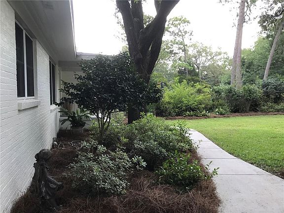 2nd image of 3858 Hillcrest Ln
