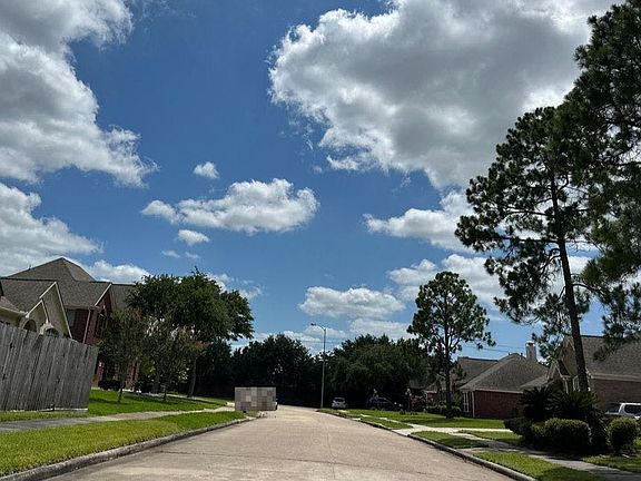 5th image of 9919 Clear Meadow Ln
