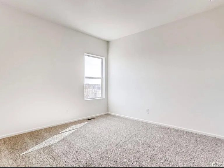 322 Maple St — Photo 18