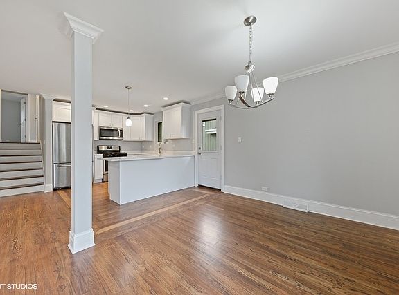 2nd image of 607 N Van Auken St
