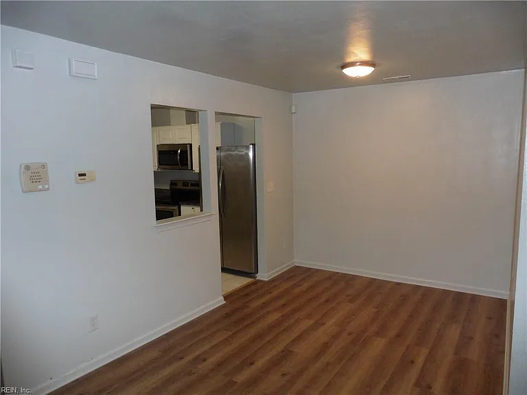 449 Peregrine St — Photo 5