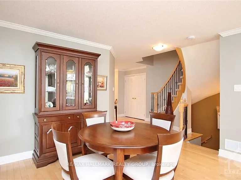 61 Scampton Dr — Photo 6