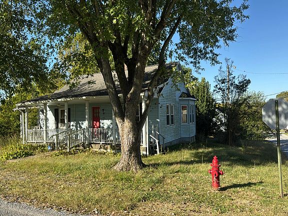 2nd image of 825 3rd St