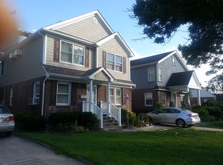 532 Maple Dr W, New Hyde Park, NY