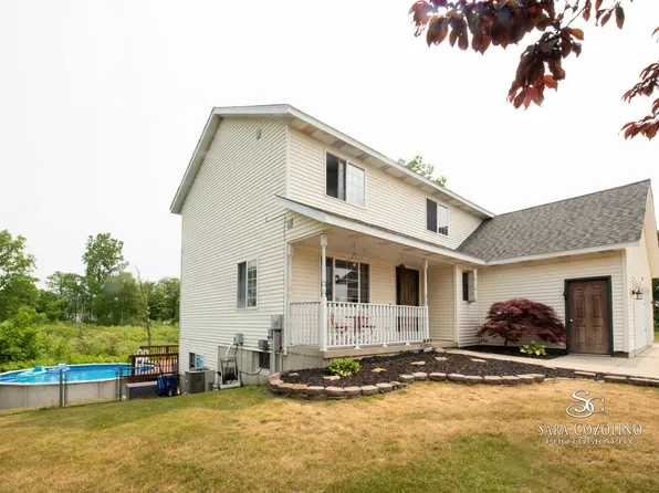 301 Voyager Ct, Wayland, MI 49348