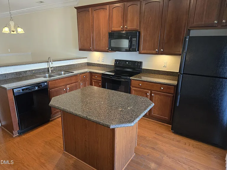 329 Kinellan Ln — Photo 7