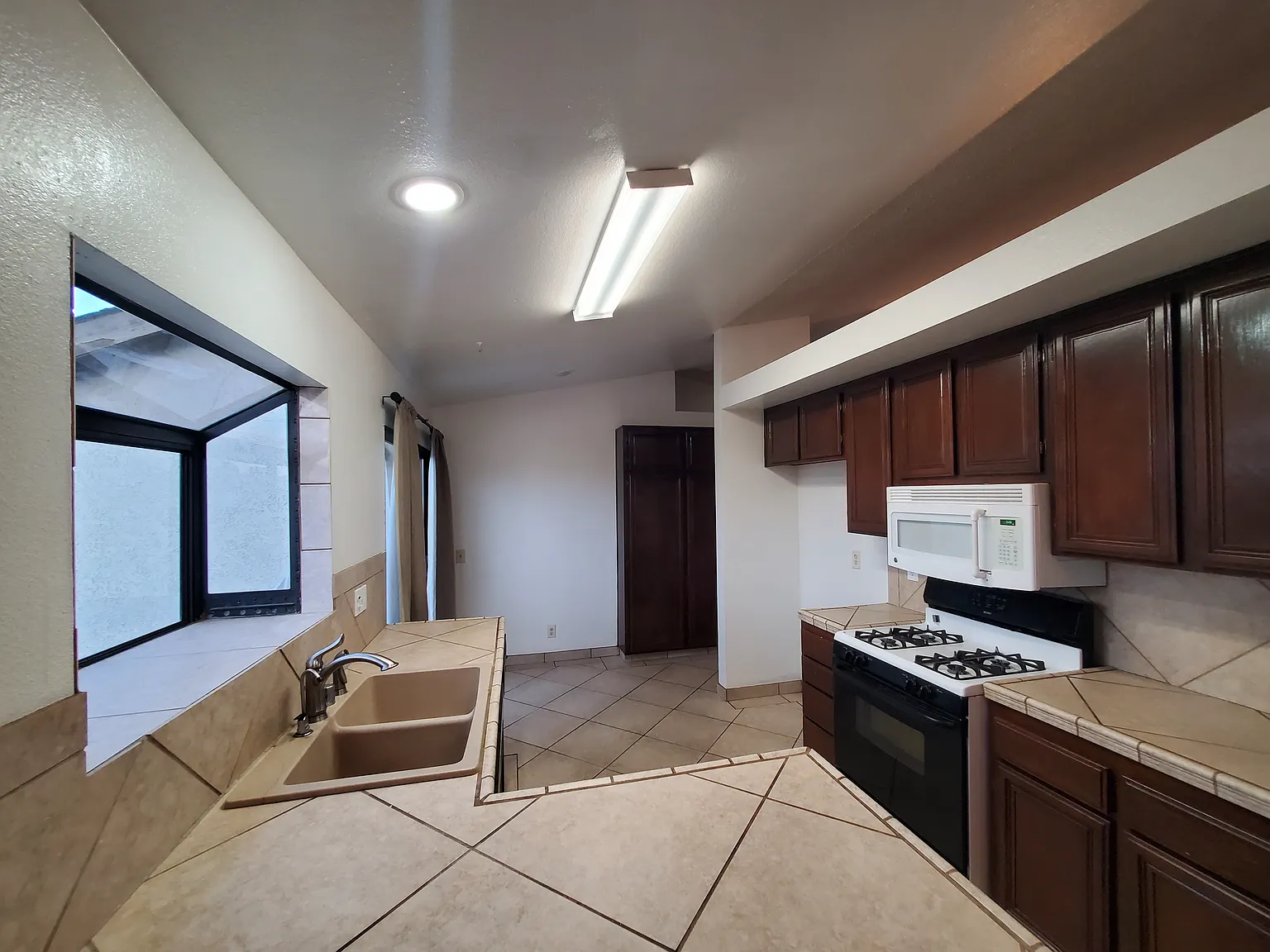 Pinewood Dr, Hesperia — Photo 3