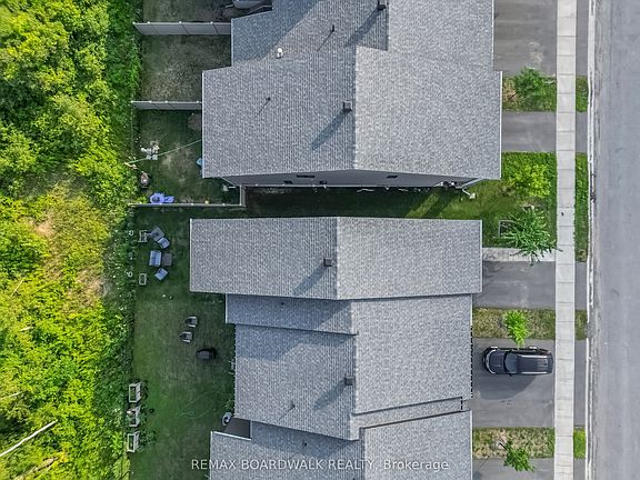 4th image of 232 Bristol Cres